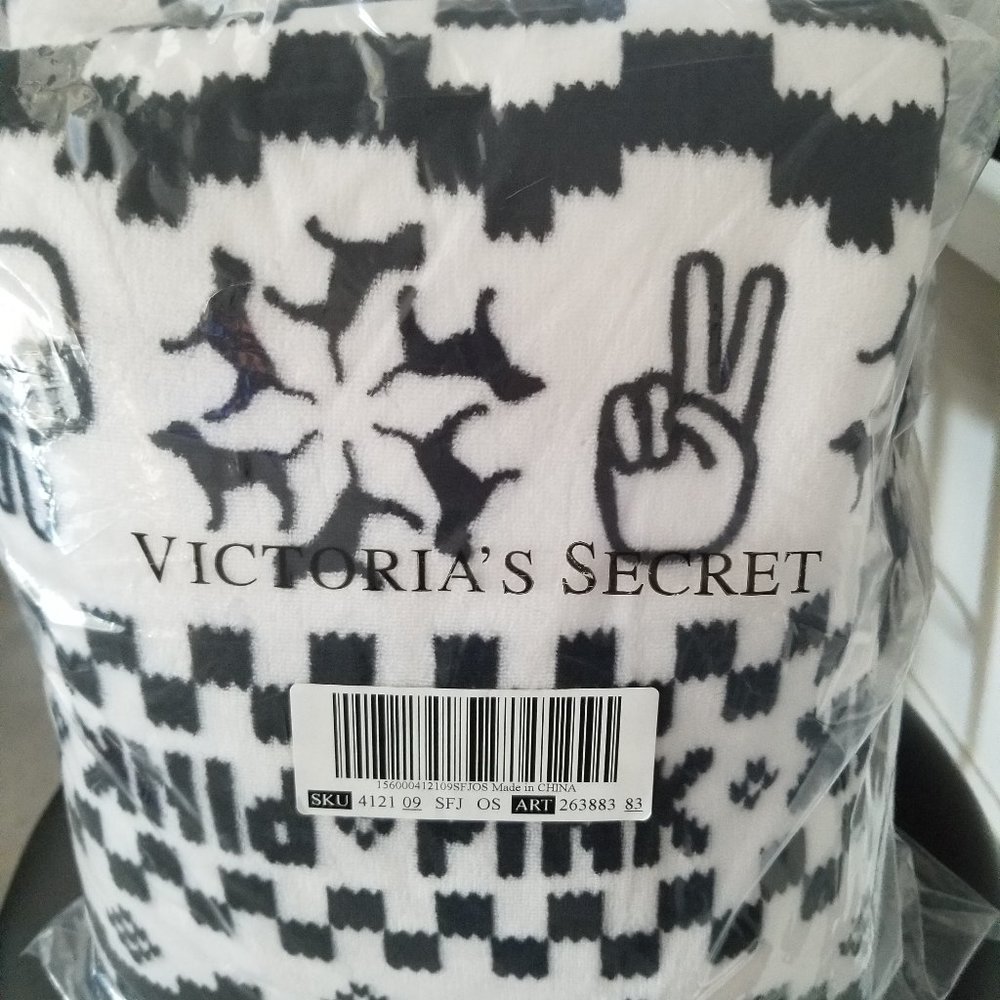 VS Pink black and white sherpa throw